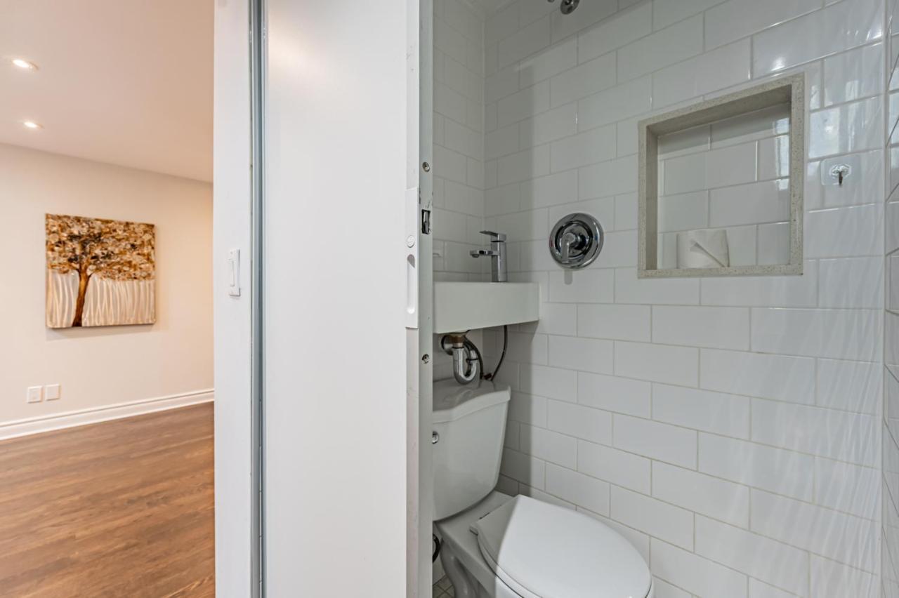 Beautiful Property In Downtown Core Close To Subway Station! Toronto Exterior foto
