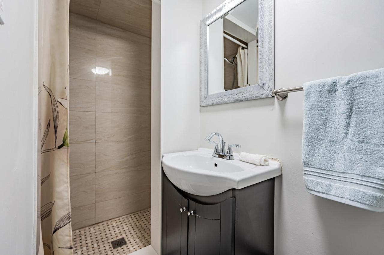 Beautiful Property In Downtown Core Close To Subway Station! Toronto Exterior foto