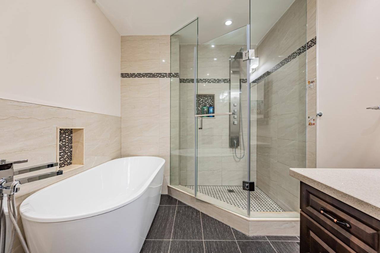 Beautiful Property In Downtown Core Close To Subway Station! Toronto Exterior foto