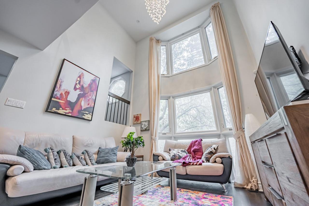 Beautiful Property In Downtown Core Close To Subway Station! Toronto Exterior foto
