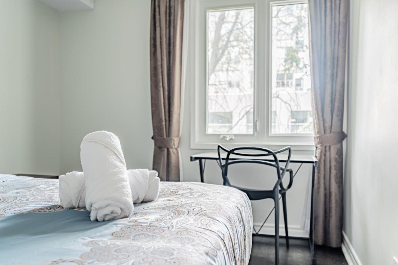 Beautiful Property In Downtown Core Close To Subway Station! Toronto Exterior foto